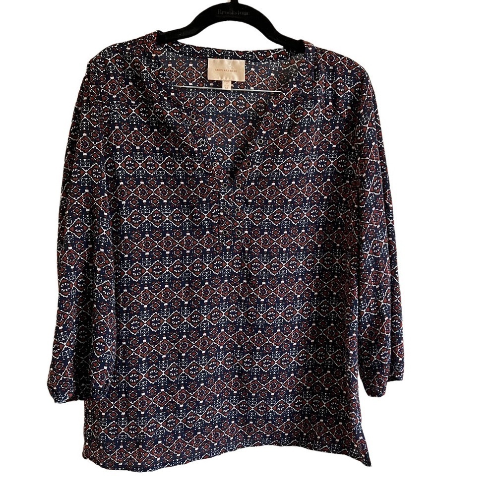 Anthropologie Skies are Blue Floral Top Blouse M Henley Neckline 3/4 Sleeve